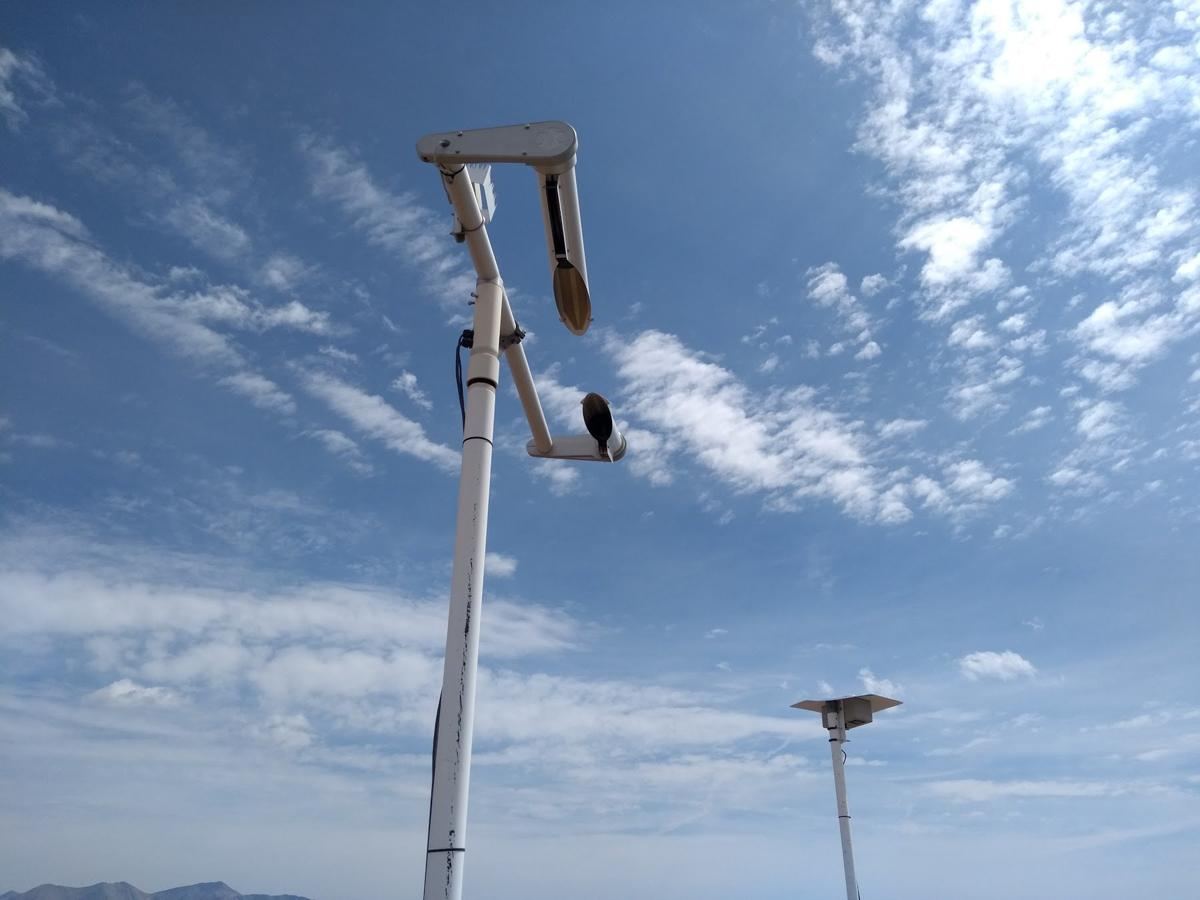 Pole with a single camera arm